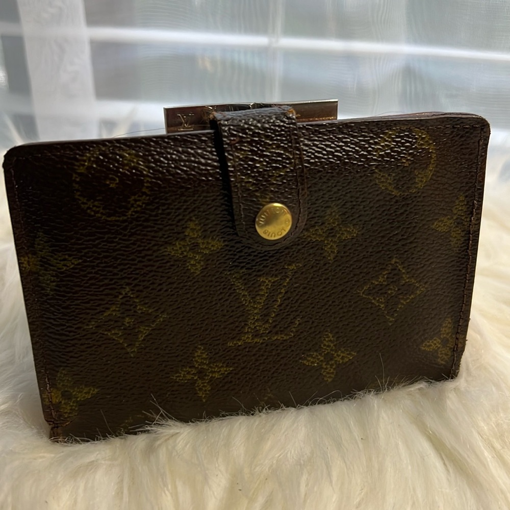Authentic Louis Vuitton Vintage Monogram Kiss Wallet